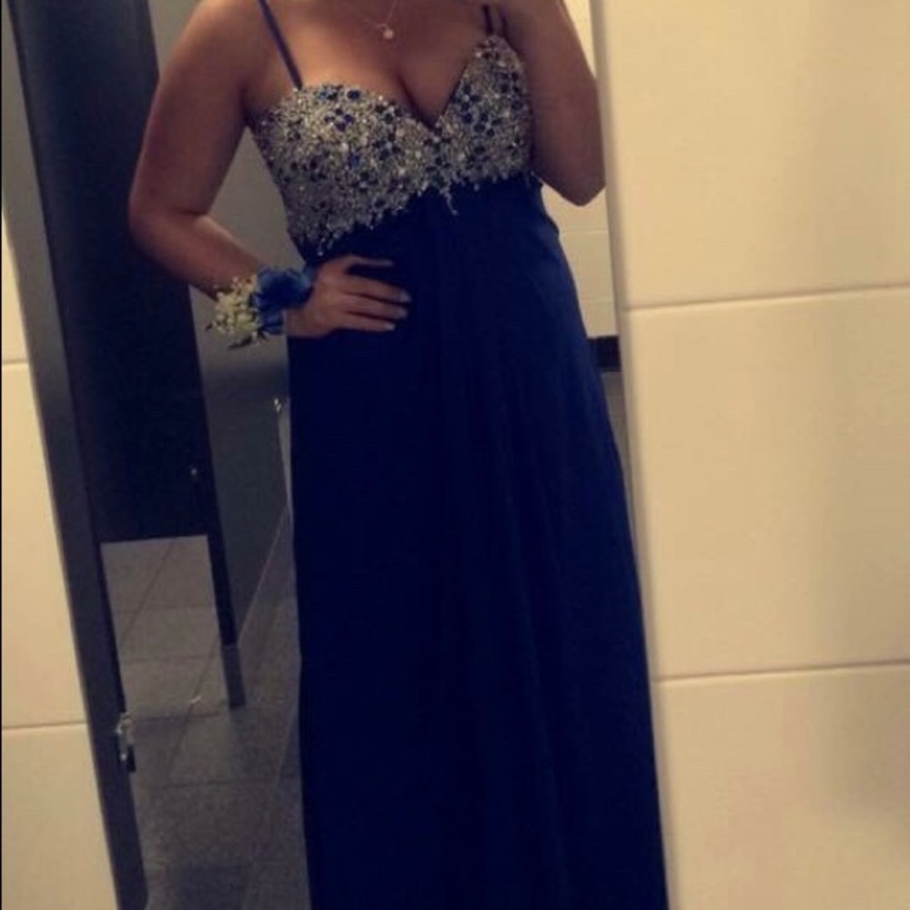 PROM DRESS! - Picture 2 of 3